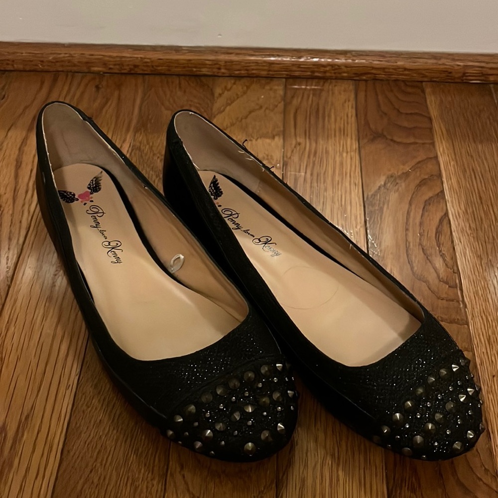Penny loves kenny closed toe shoes w/ dark silver brush spikes and stones on toe